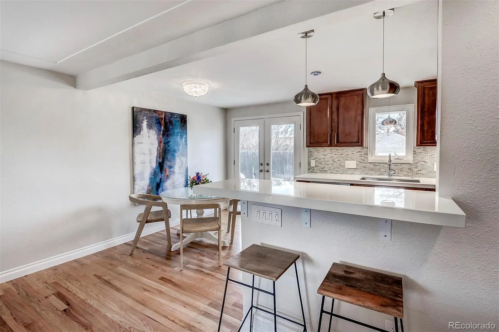 Kitchen peninsula with bar seating