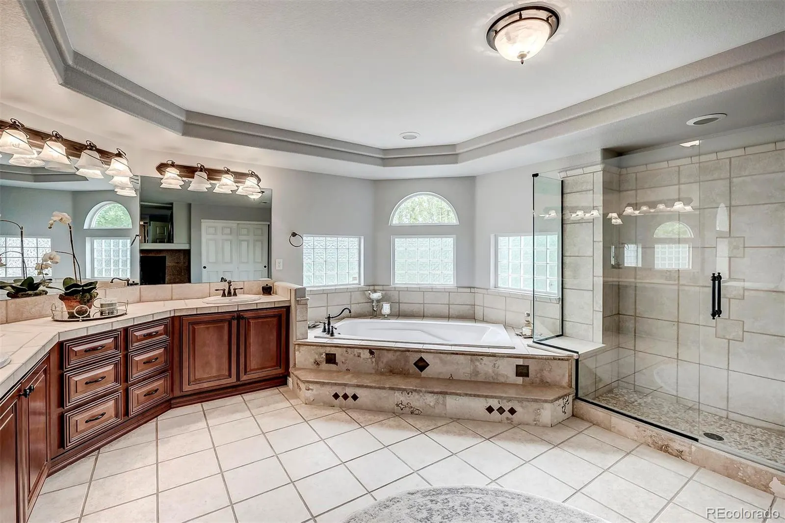 Five-piece primary bath with soaking tub